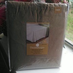 Dream scape twin size pleated bedskirt
